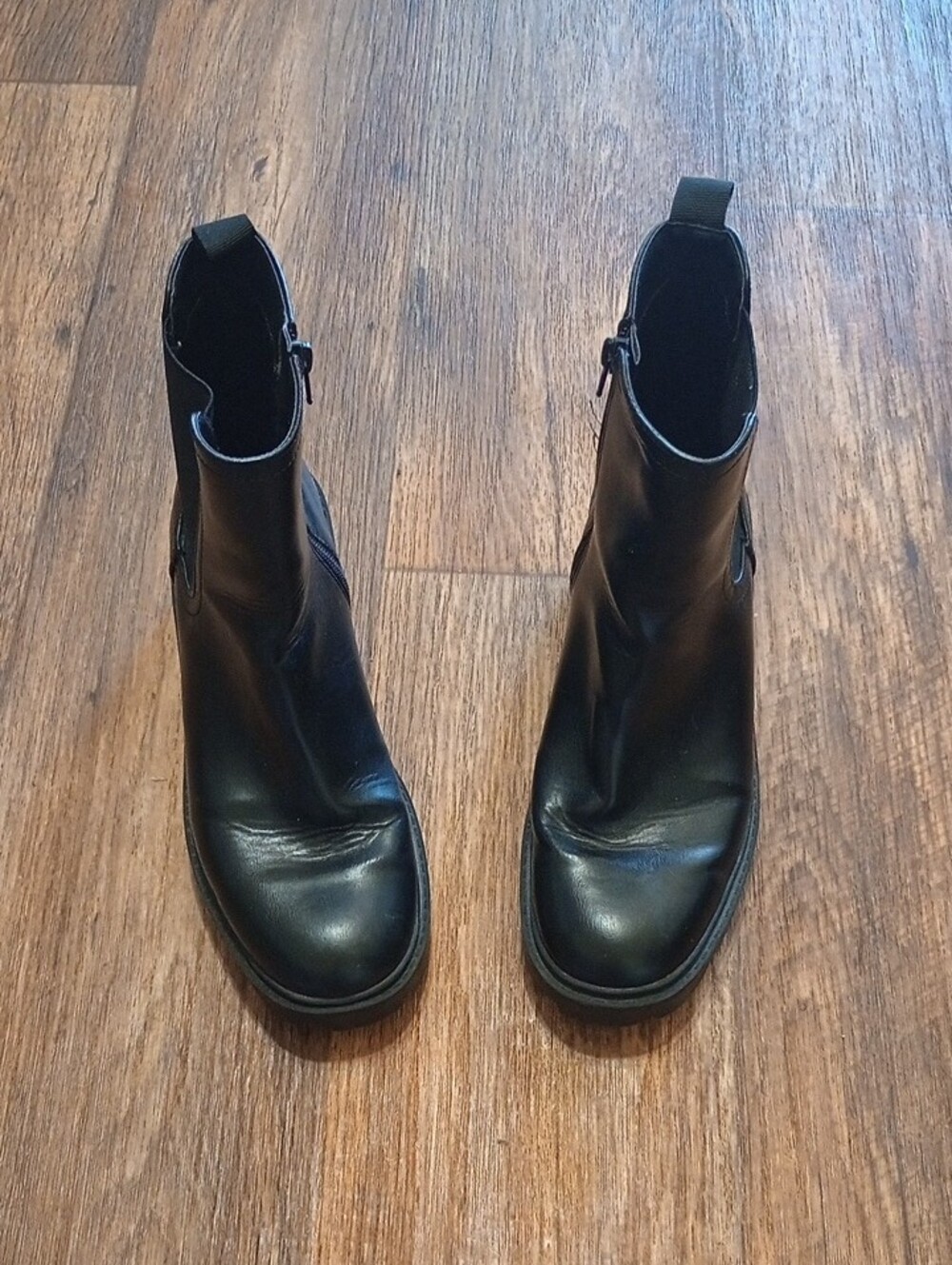 Time and Tru Black Faux Leather Chelsea Lug Sole Chunky Ankle Boots - Picture 2 of 5